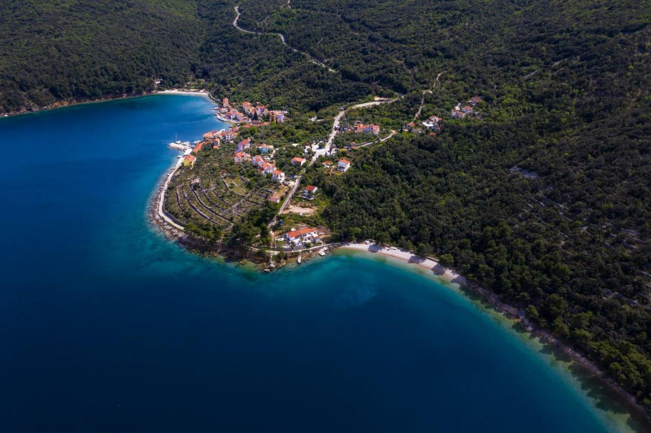 Apartments And Rooms Roberto B. Валун Екстериор снимка
