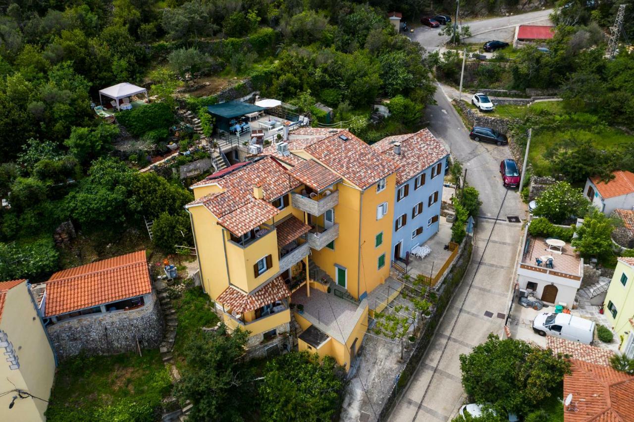 Apartments And Rooms Roberto B. Валун Екстериор снимка