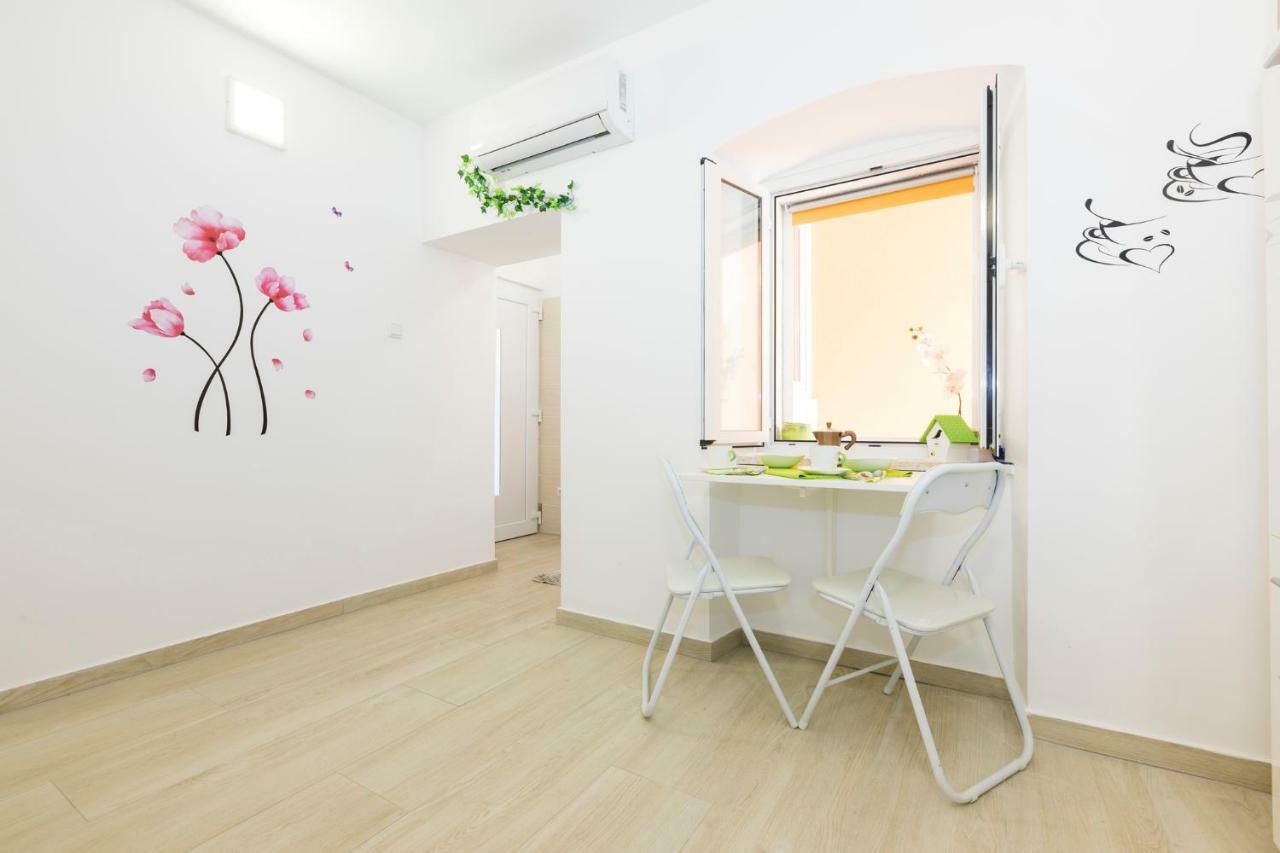 Apartments And Rooms Roberto B. Валун Екстериор снимка