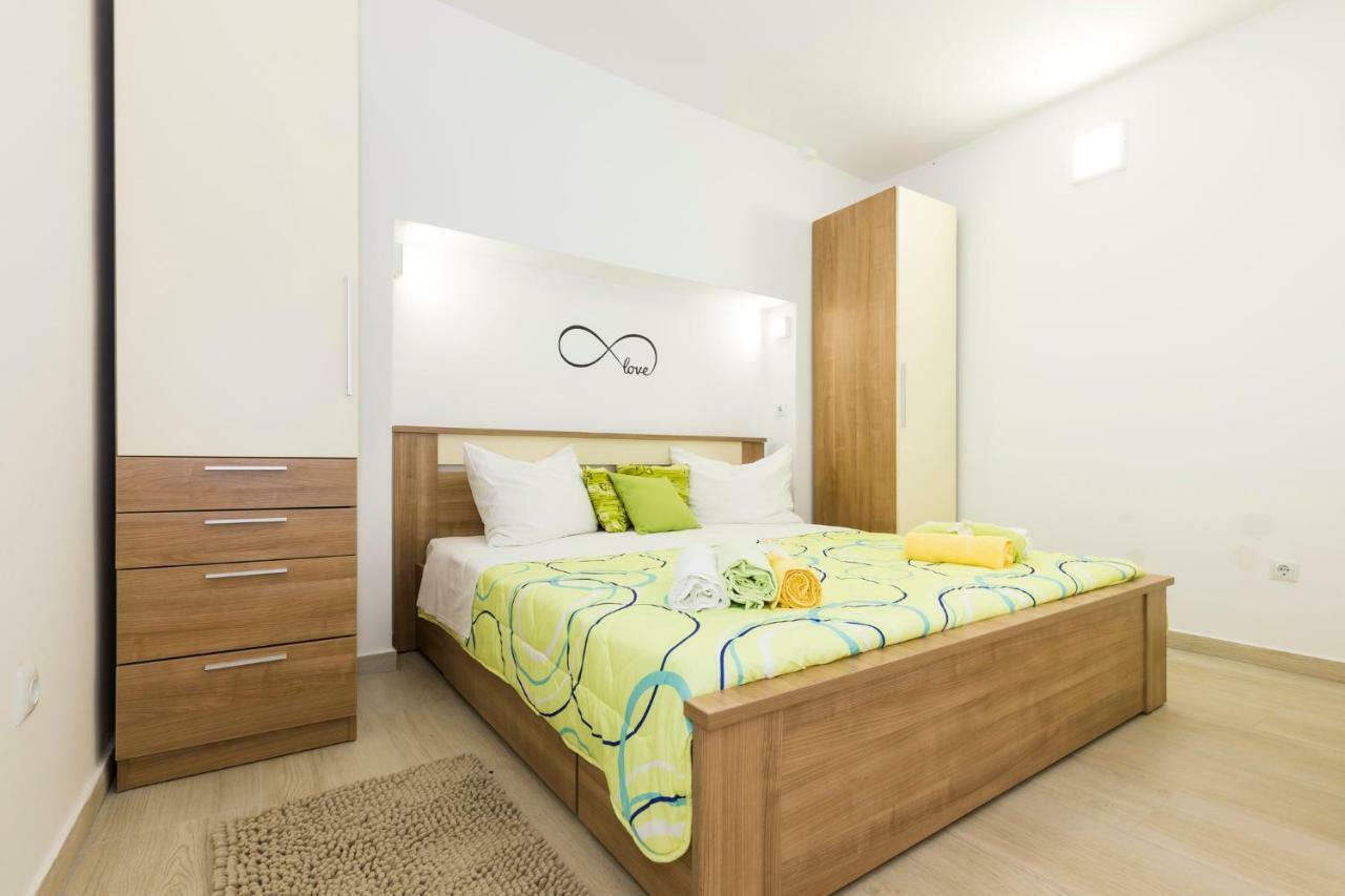 Apartments And Rooms Roberto B. Валун Екстериор снимка