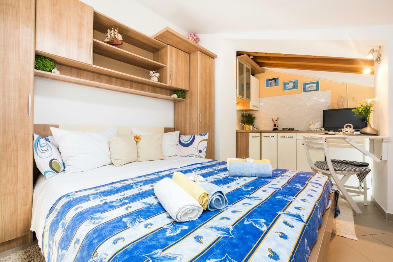 Apartments And Rooms Roberto B. Валун Екстериор снимка
