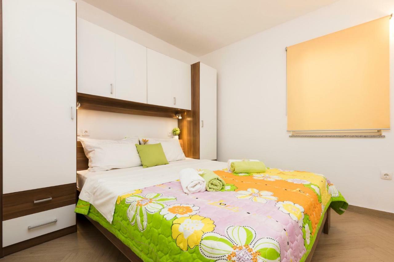 Apartments And Rooms Roberto B. Валун Екстериор снимка
