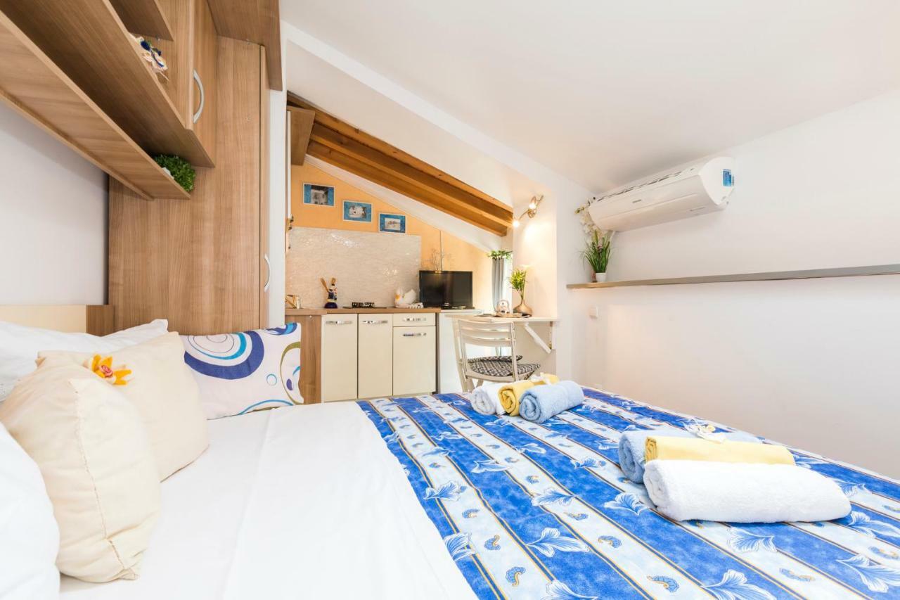 Apartments And Rooms Roberto B. Валун Екстериор снимка
