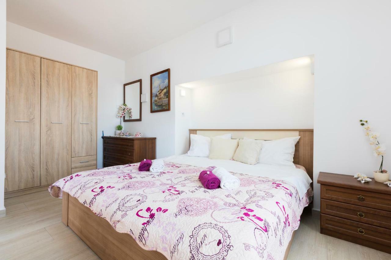 Apartments And Rooms Roberto B. Валун Екстериор снимка